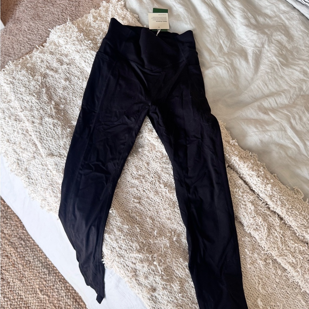 NWT Halara Black High-Waisted Leggings with butt scrunch